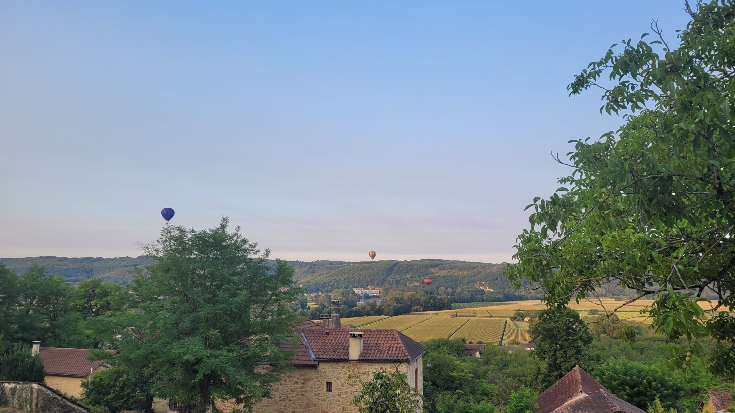 Vue sur la vallée de la Dordogne en montgolfière
