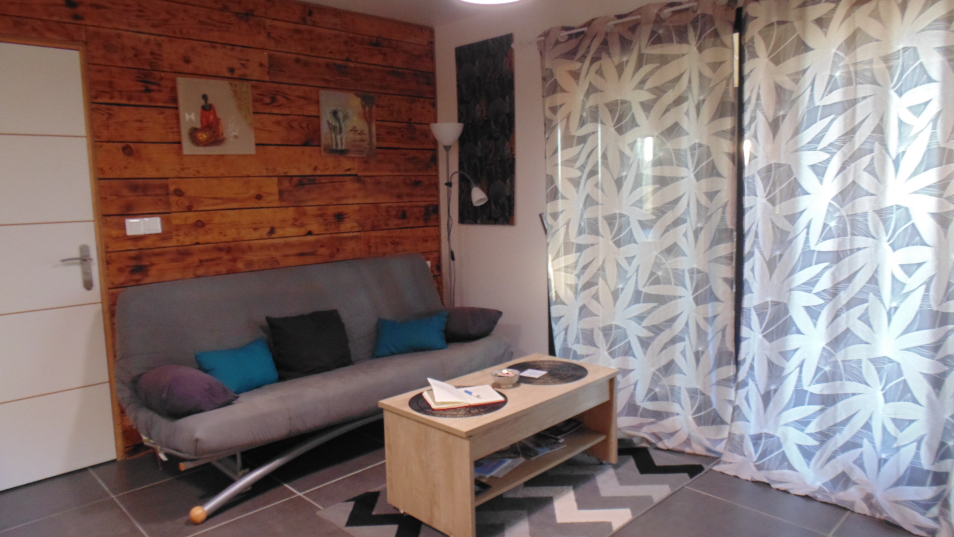 Coin salon, canapé de La Colombe