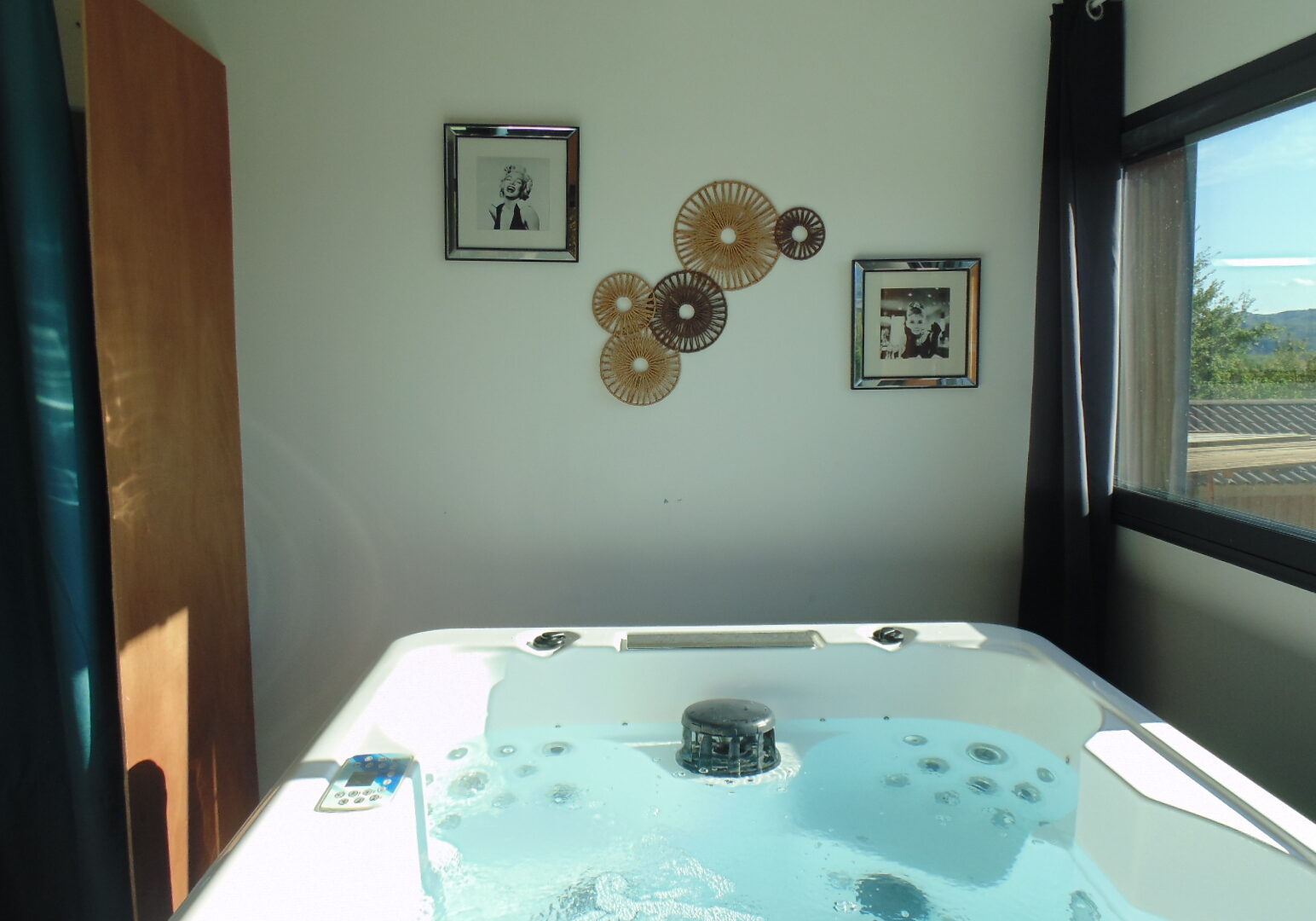 Zoom sur le spa de l'Hirondelle